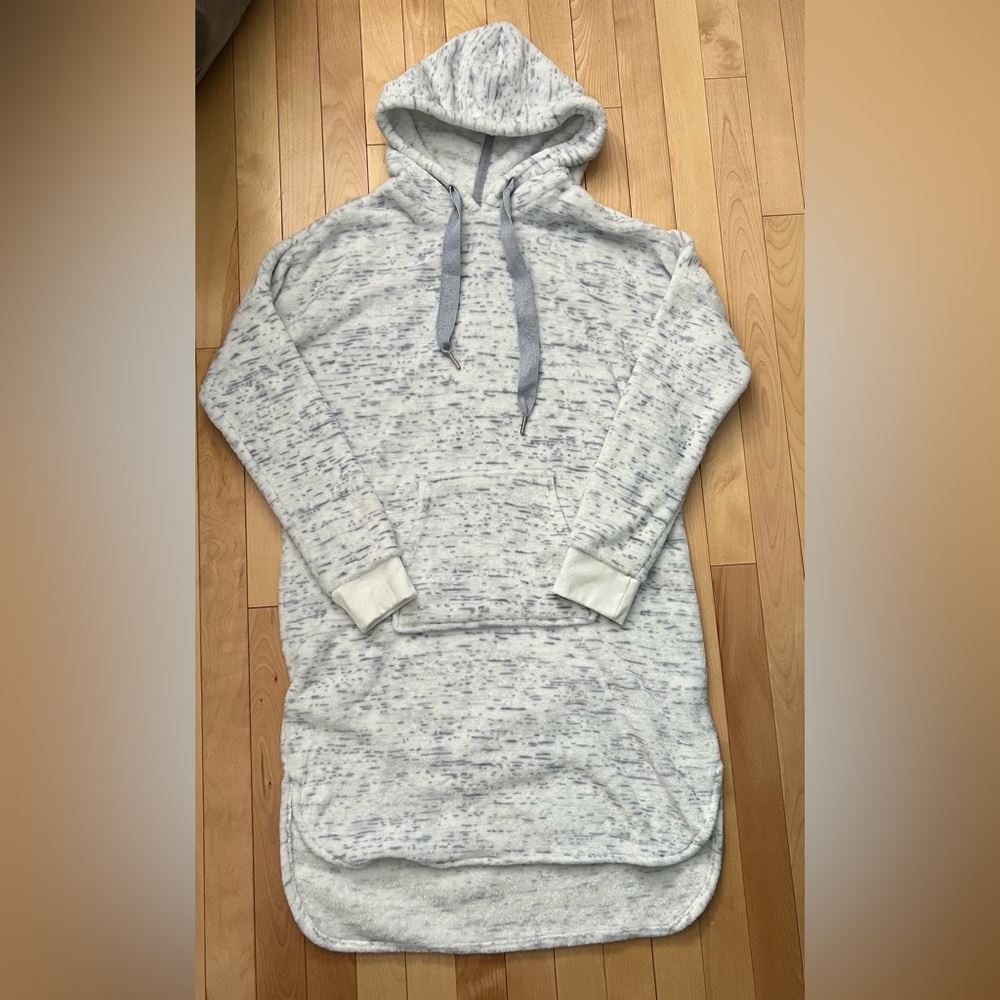 Denver Hayes Light Gray & white Velour Plush Hooded Night Shirt